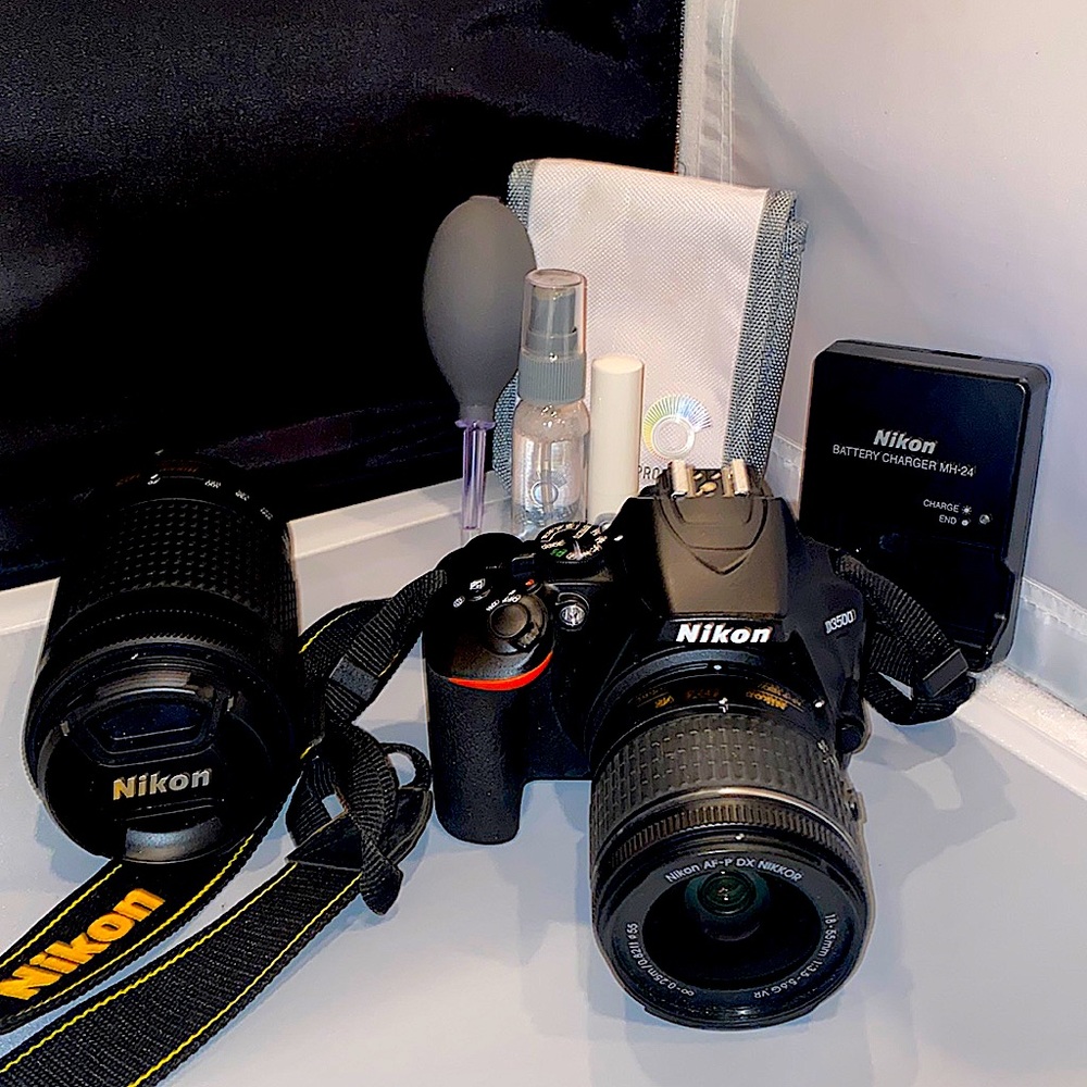 SOLD ⛔️⛔️⛔️⛔️⛔️⛔️Nikon D3500 Camera KIT